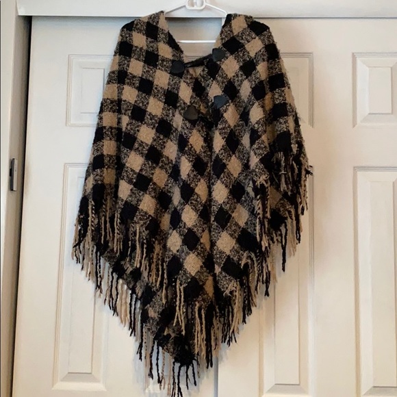 Patterned button shawl - Picture 1 of 4